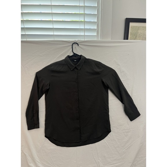 Men's Uniqlo Dark Green Button Down Shirt Rayon Blend Size M Lightweight 0349 - Picture 1 of 7